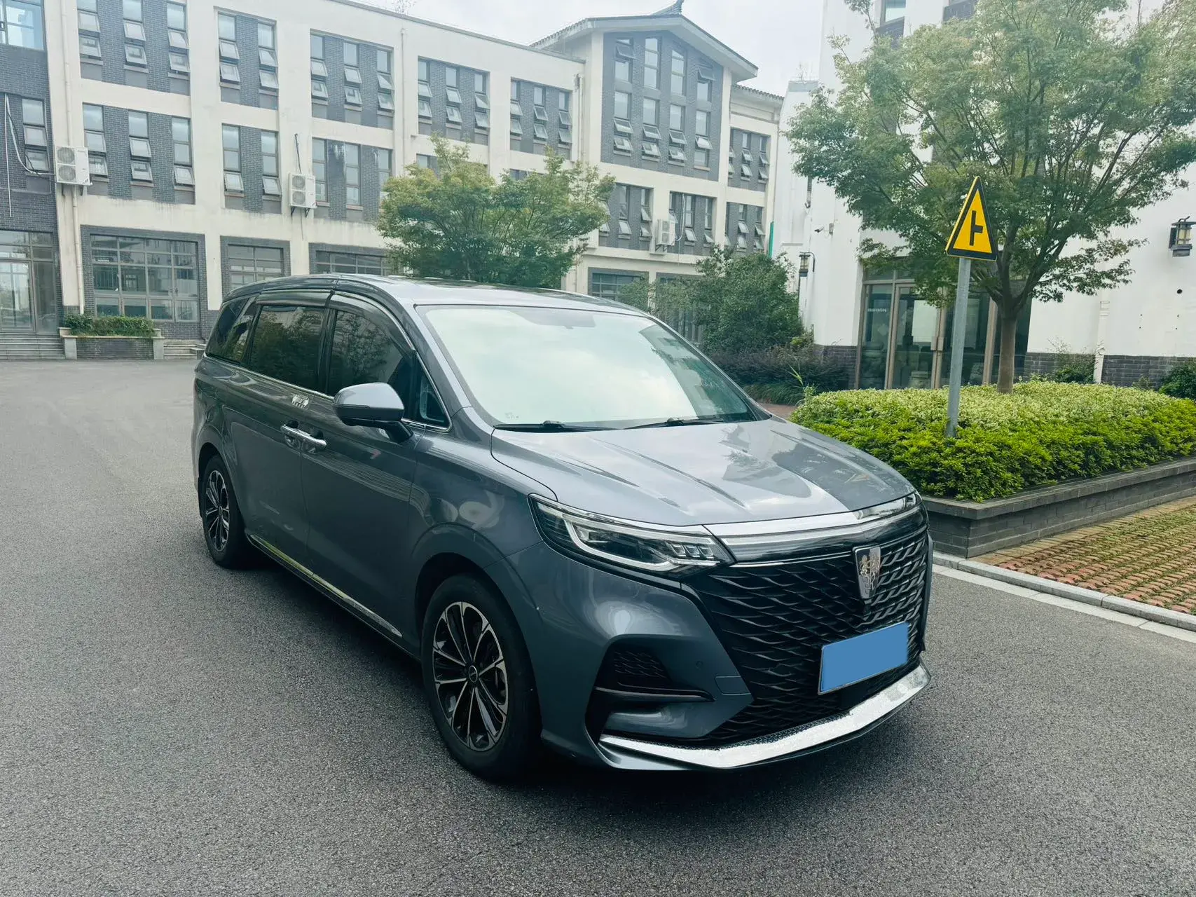 2021 ROEWE IMAX8 thumbnail 3