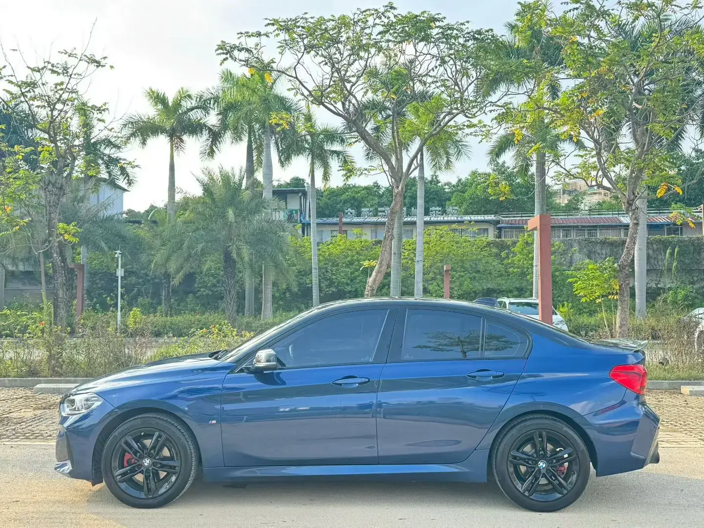 2021 BMW 1 thumbnail 3