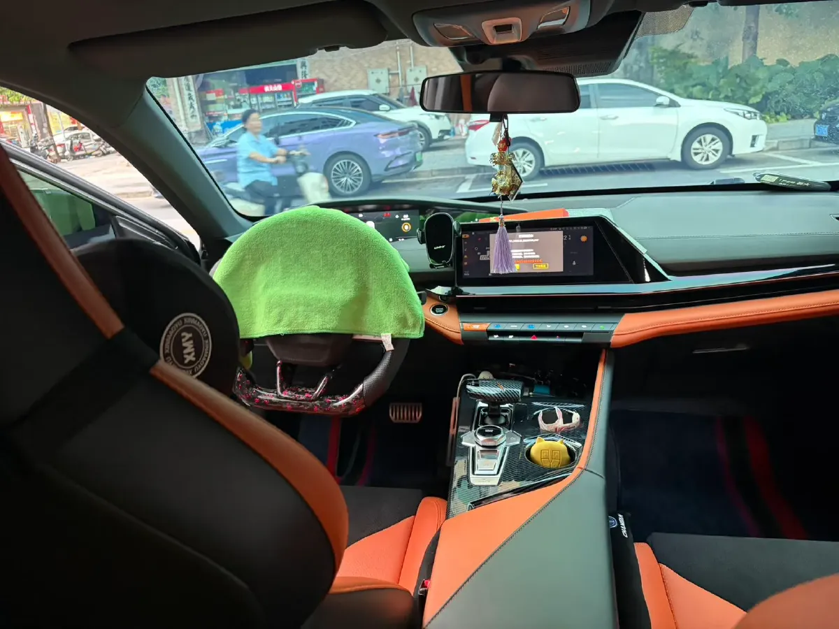 2023 ChangAn UNI-V 2.0T 233HP L4 8AT,autocango,china used car exporter,china ev exporter,chinese used car exporter,chinese used ev exporter