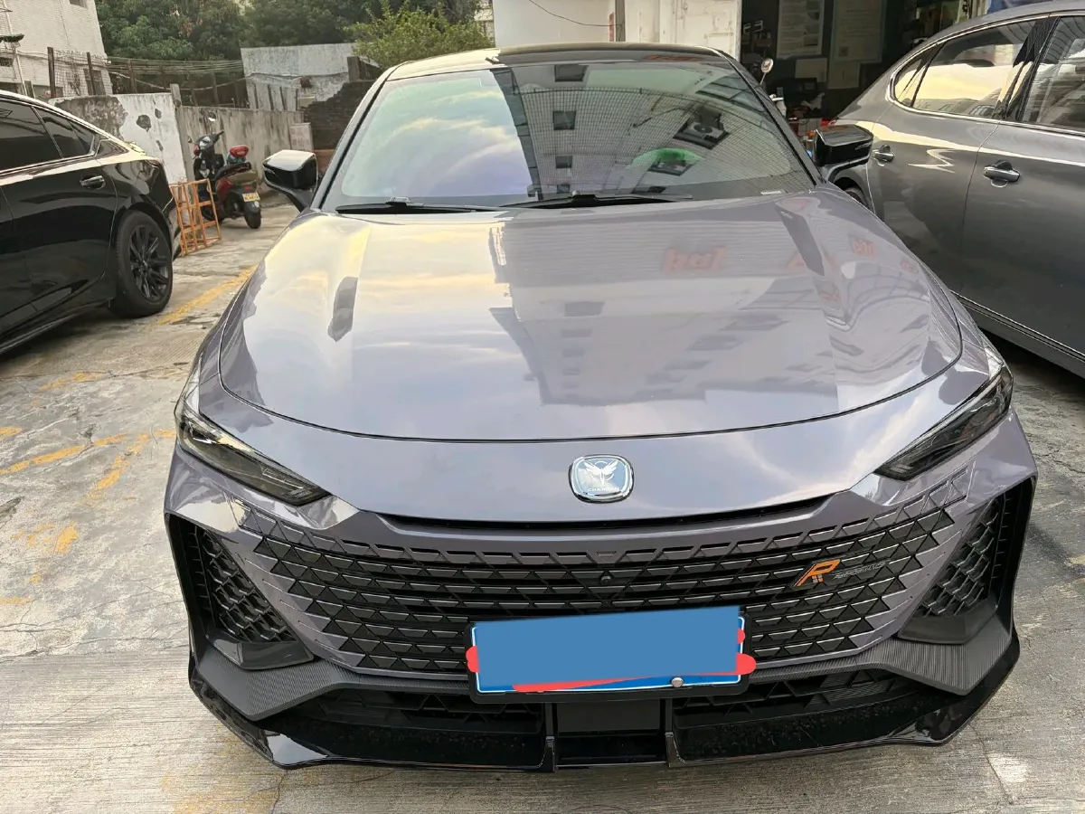 2023 ChangAn UNI-V 2.0T 233HP L4 8AT,autocango,china used car exporter,china ev exporter,chinese used car exporter,chinese used ev exporter