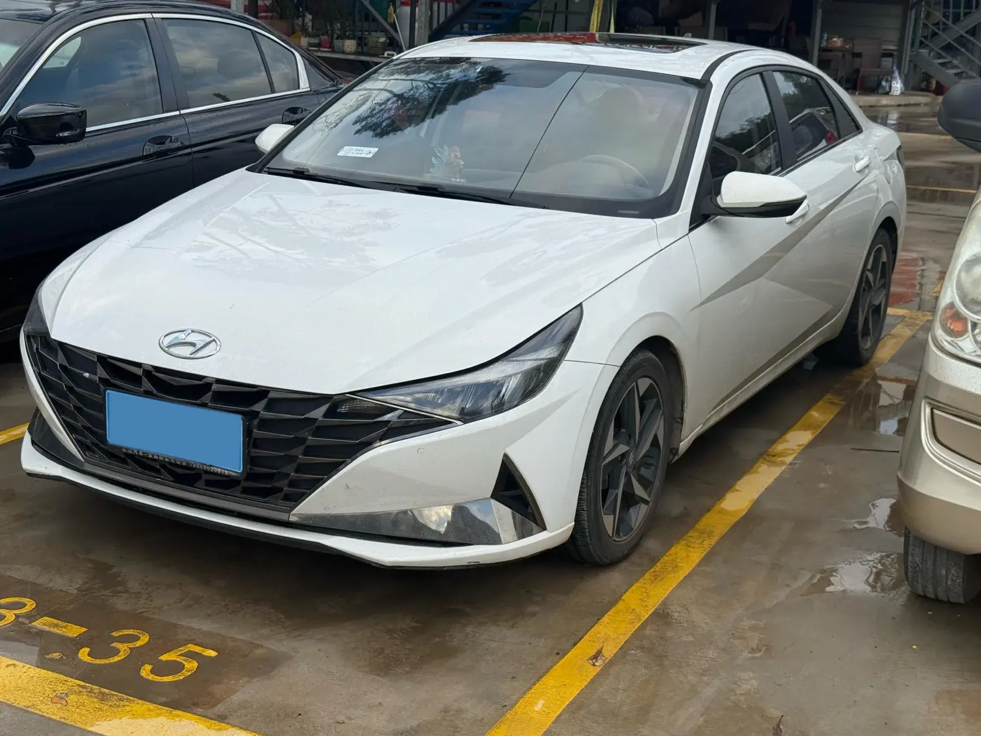 2022 HYUNDAI ELANTRA view 1