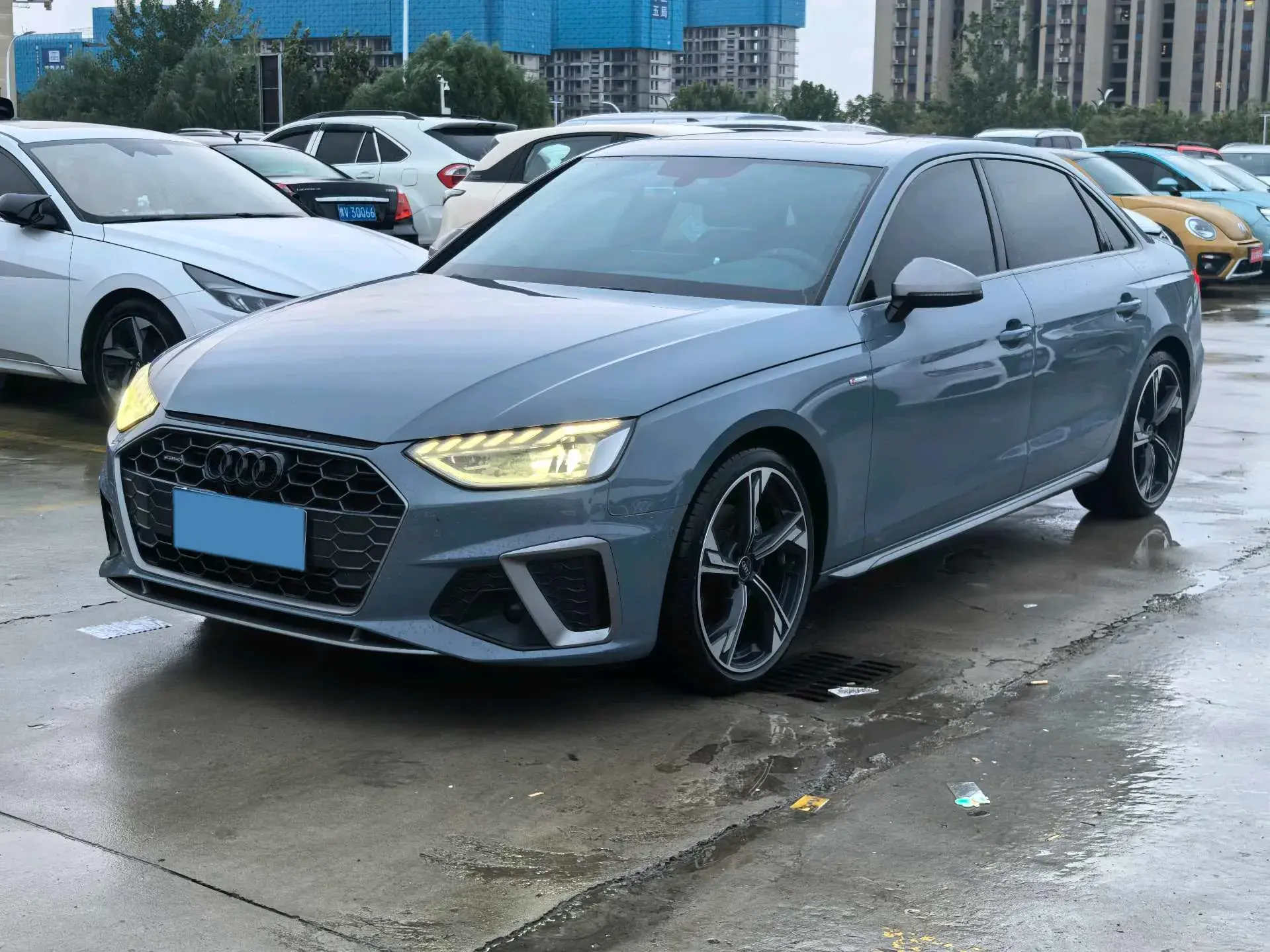 2022 AUDI A4L view 1