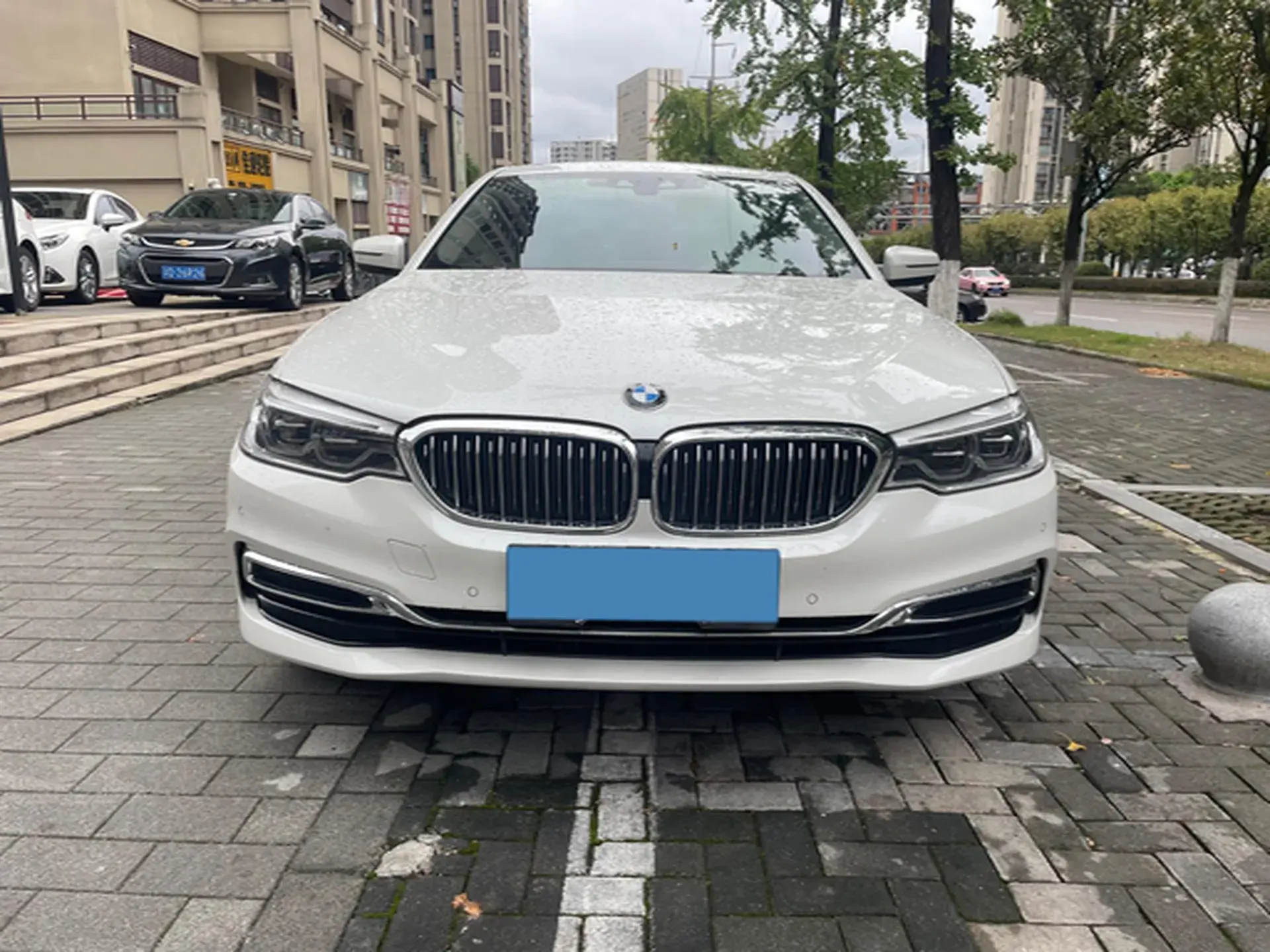 2020 BMW 5 thumbnail 2