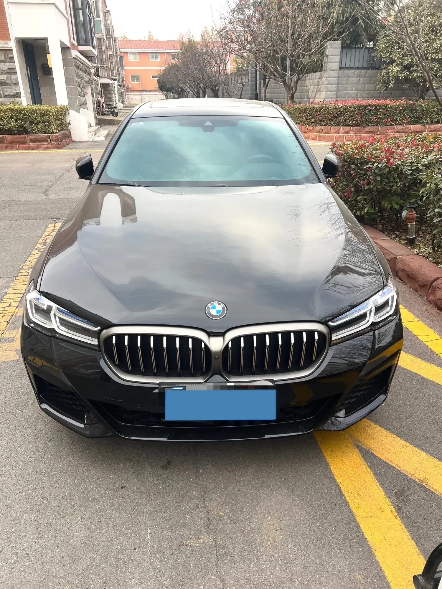 2022 BMW 5 thumbnail 3