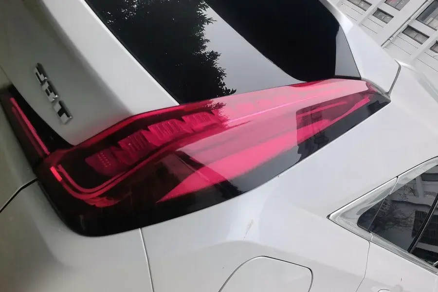 2021 CADILLAC XT4 thumbnail 4