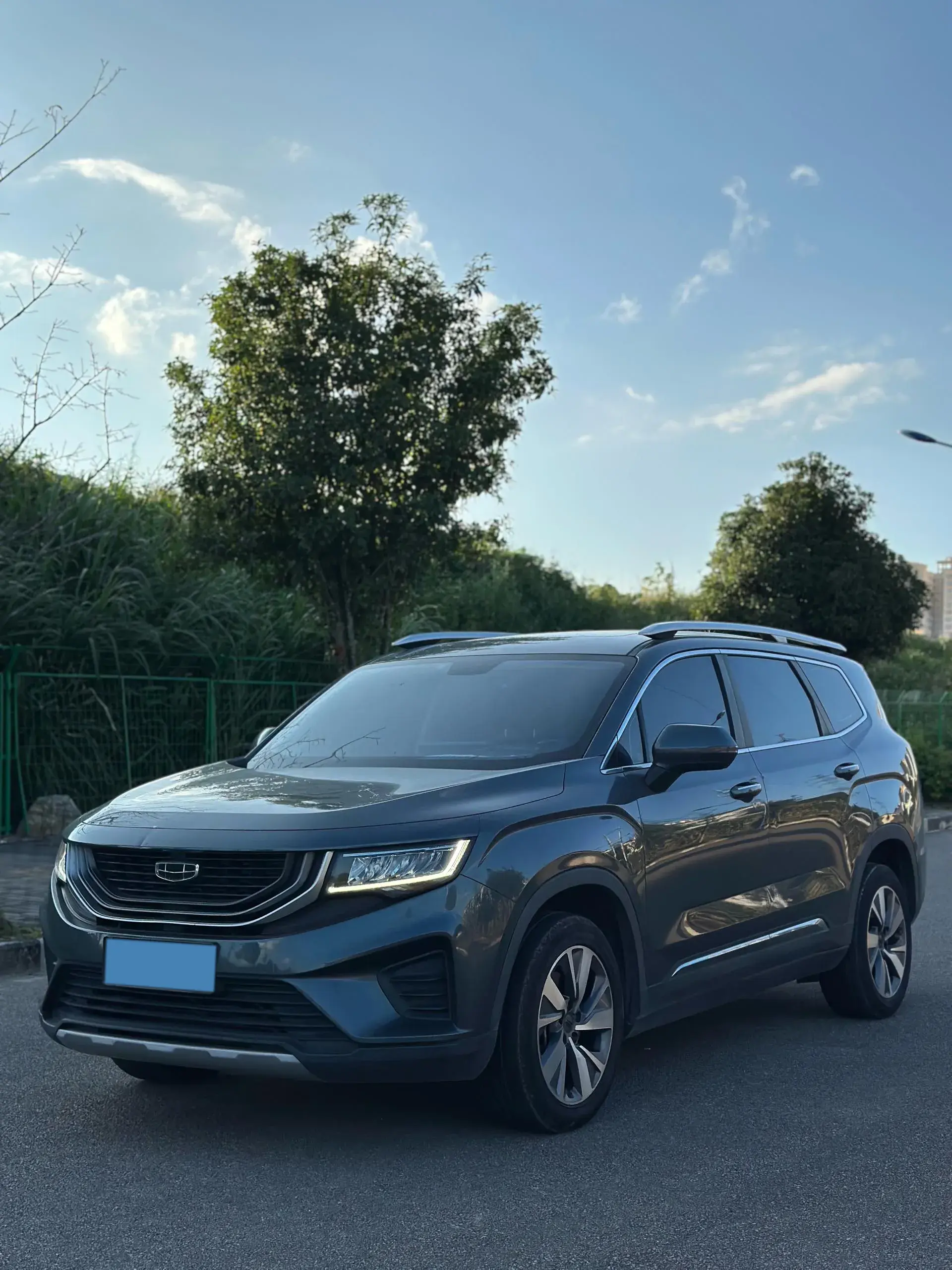 2020 GEELY OKAVANGO view 1