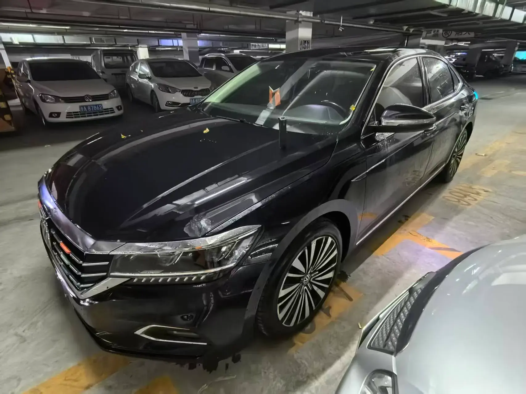 2019 VOLKSWAGEN PASSAT view 1