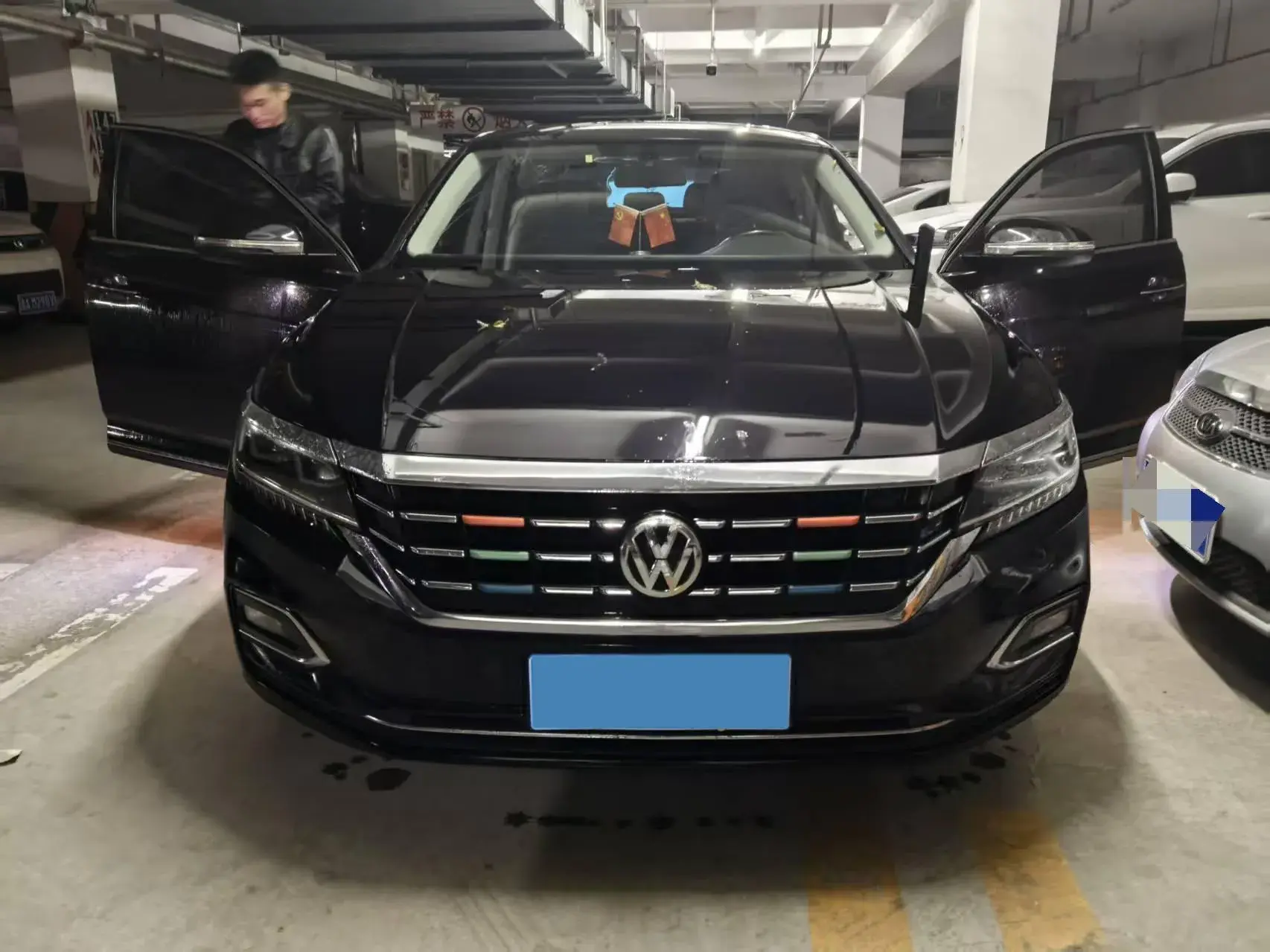 2019 VOLKSWAGEN PASSAT thumbnail 3