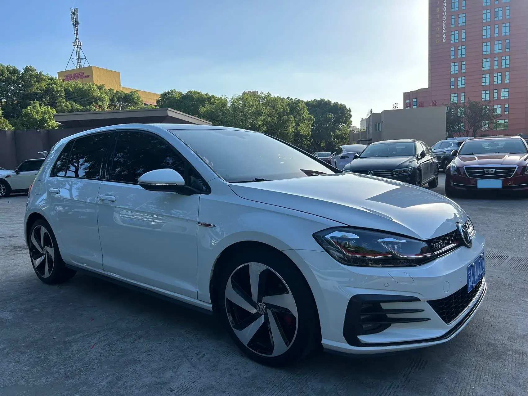 2018 VOLKSWAGEN GOLFGTI thumbnail 3