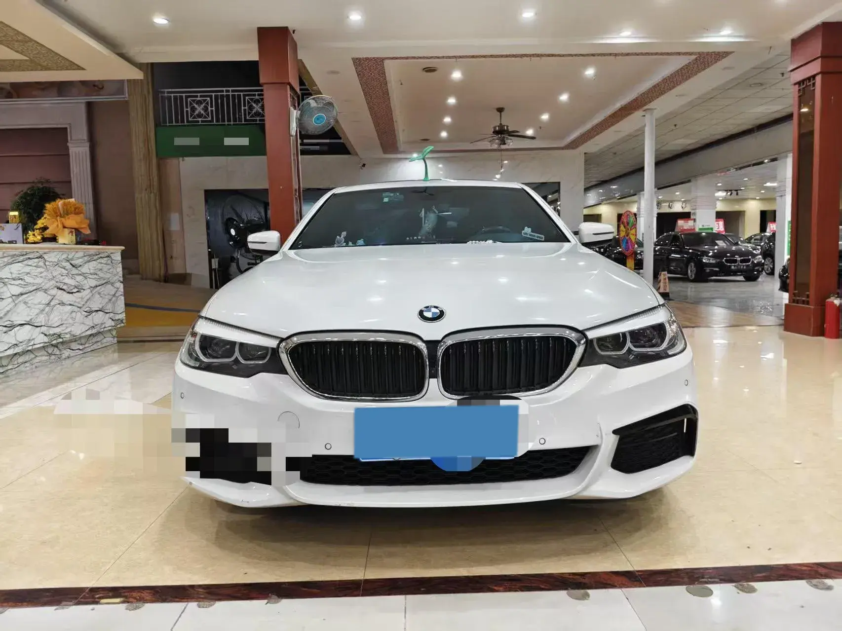 2020 BMW 5 thumbnail 2