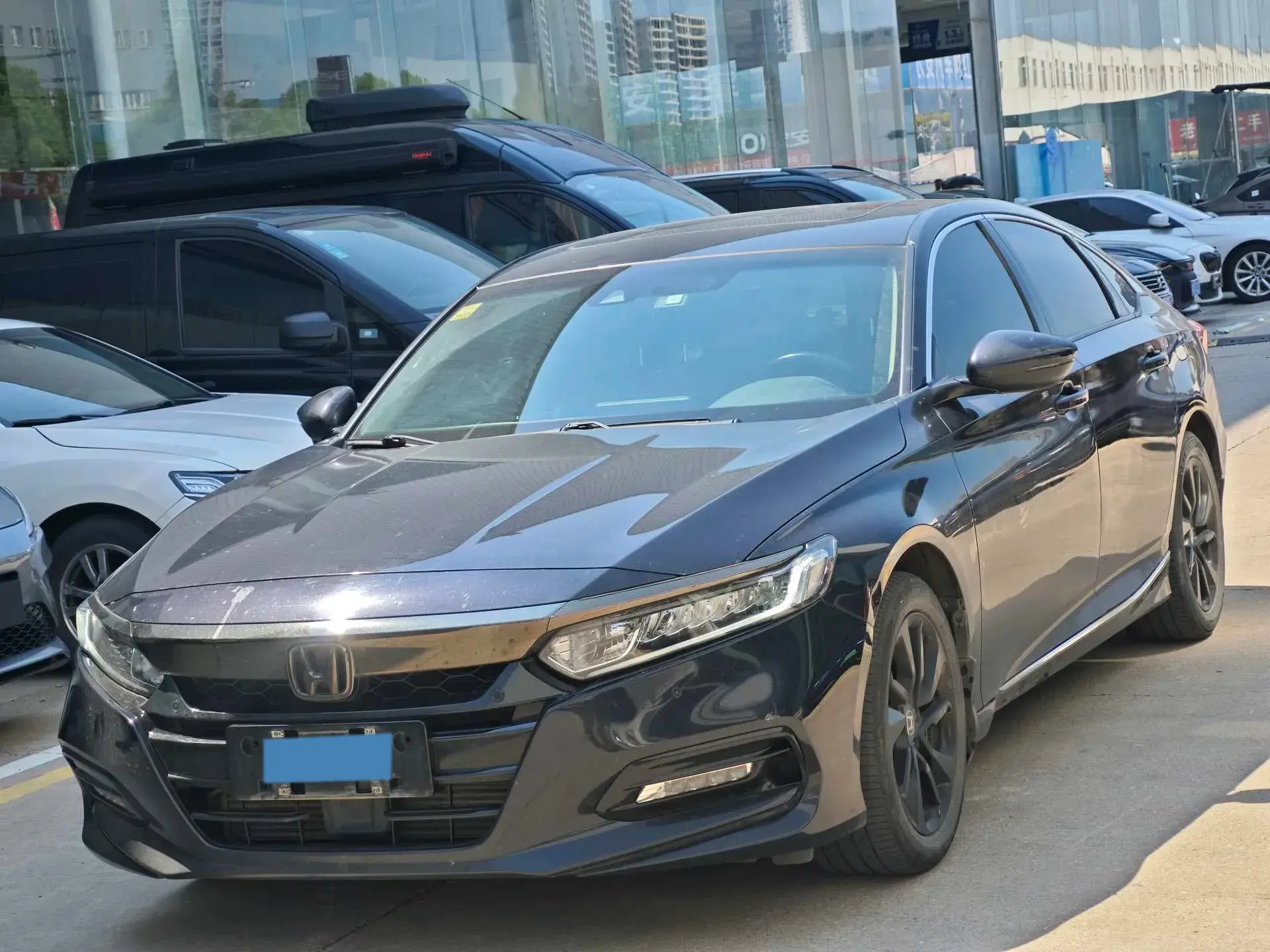 2018 HONDA ACCORD view 1