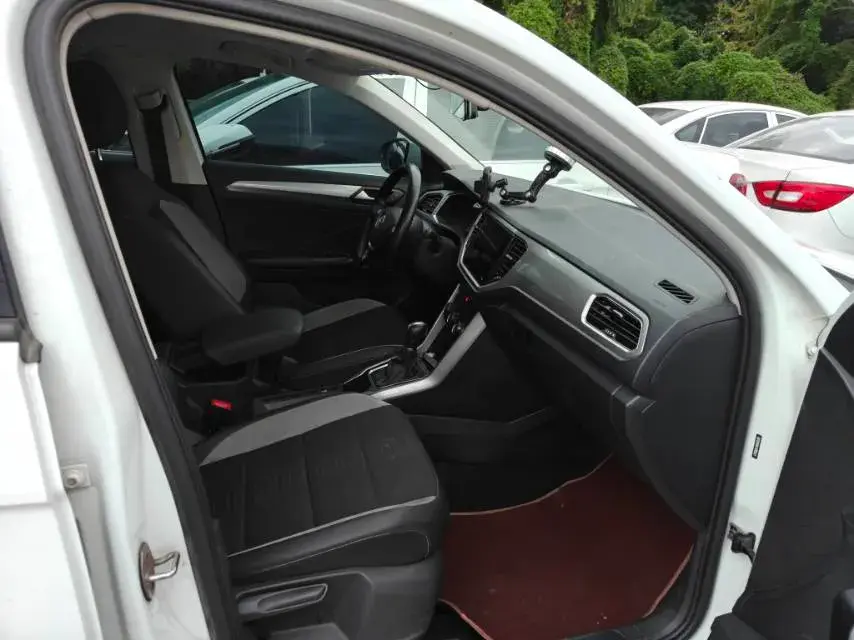 2022 VOLKSWAGEN T-ROC thumbnail 3