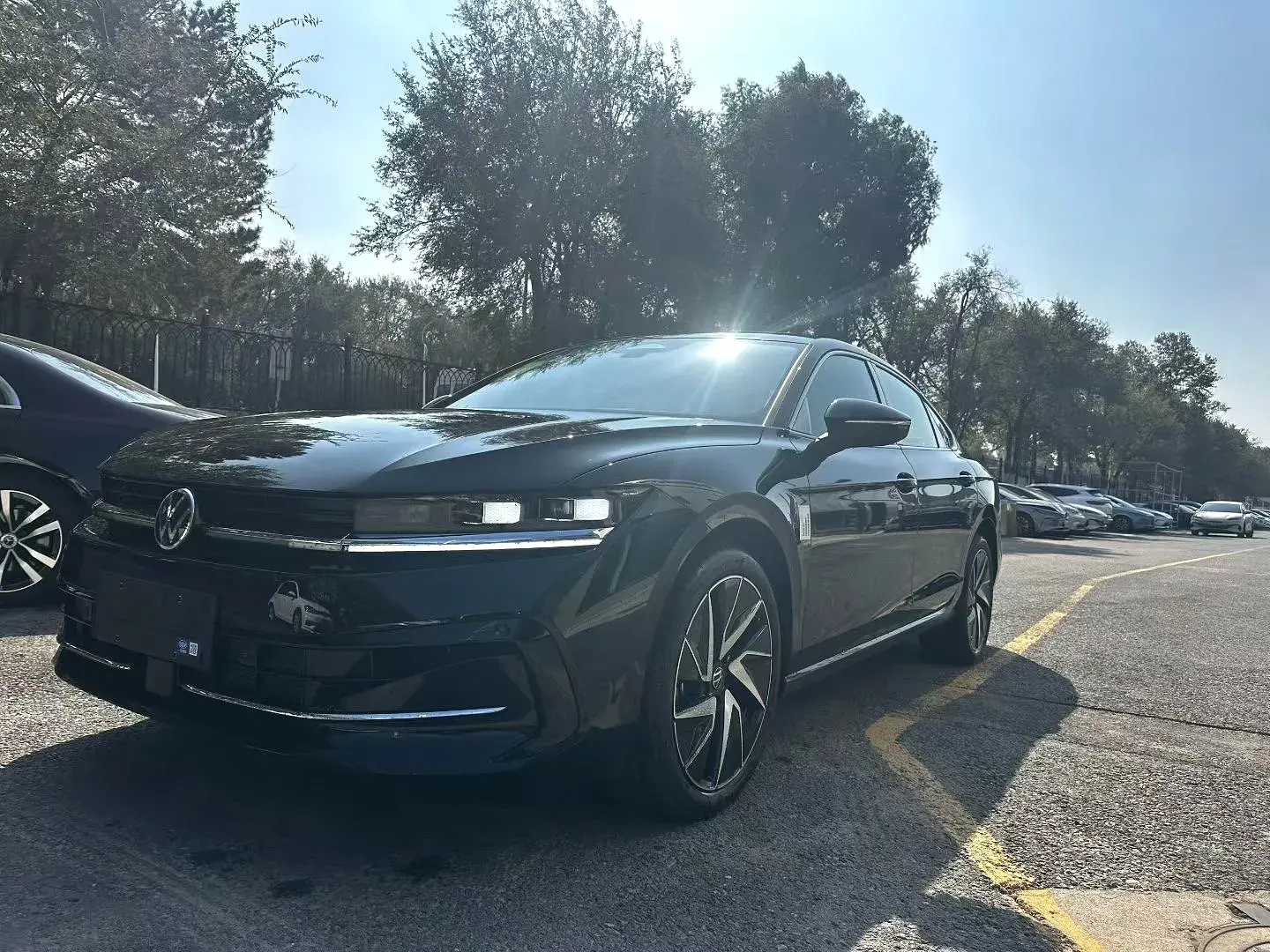 2024 VOLKSWAGEN MAGOTAN thumbnail 2