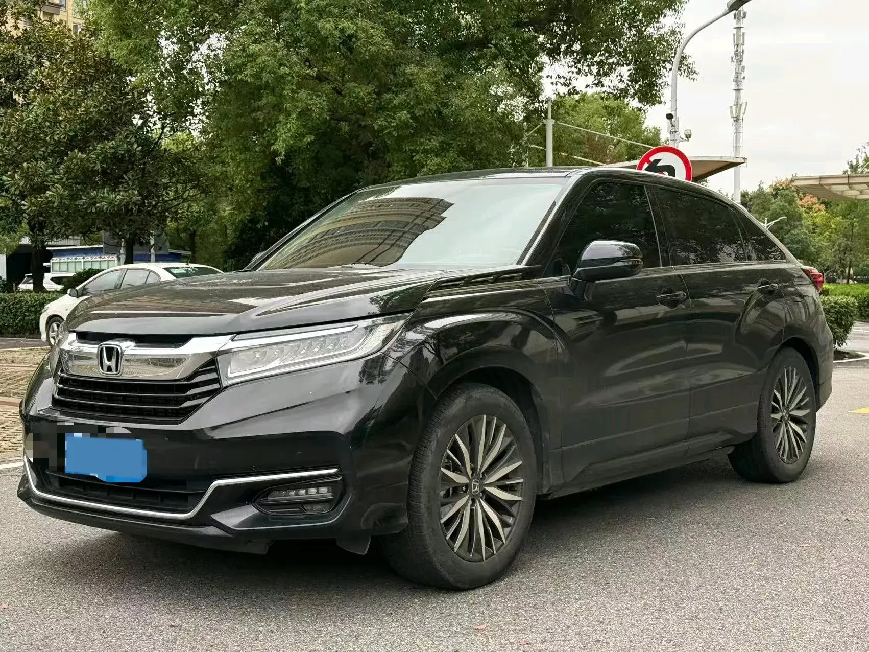 2020 HONDA AVANCIER view 1