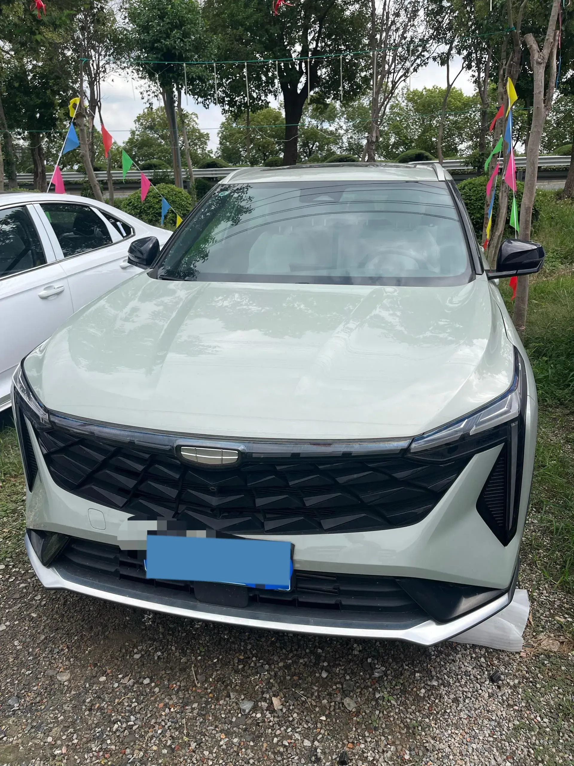 2023 GEELY AZKARRA thumbnail 2