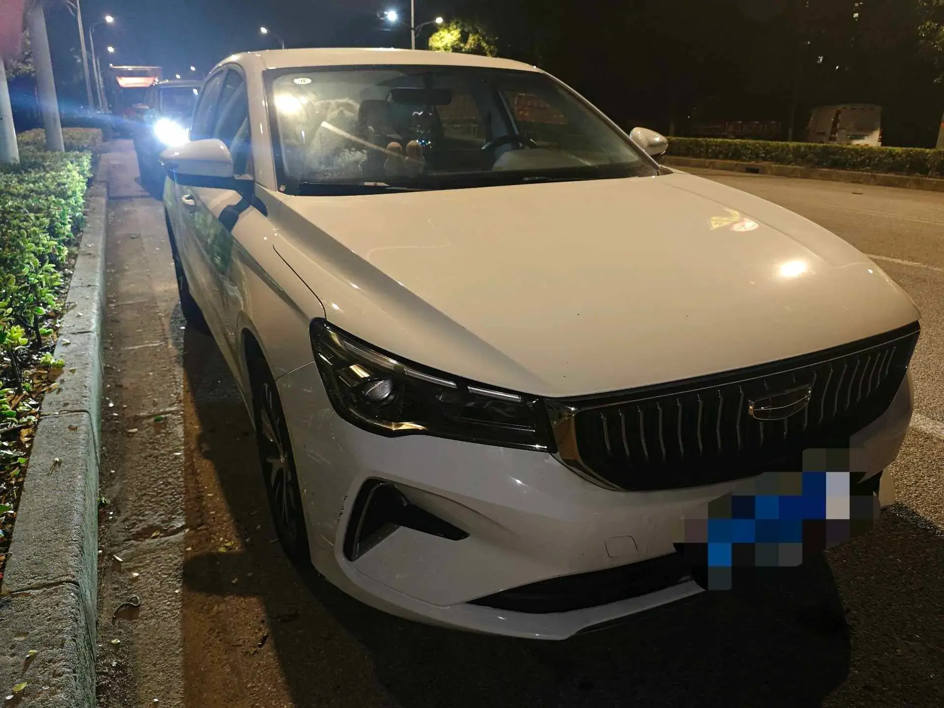 2023 GEELY EMGRAND thumbnail 2