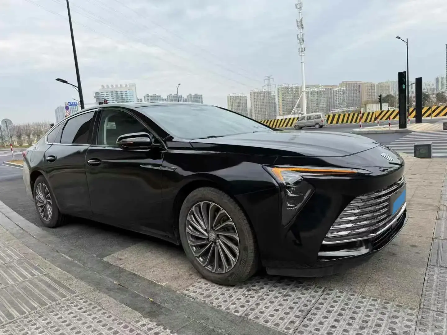 2023 BUICK LARCOSSE thumbnail 3