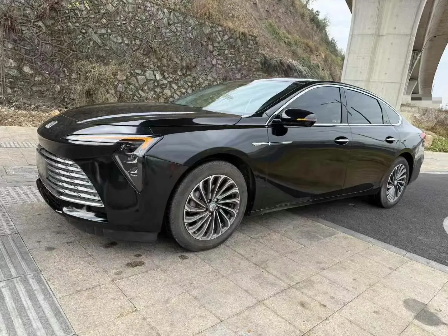 2023 BUICK LARCOSSE view 1