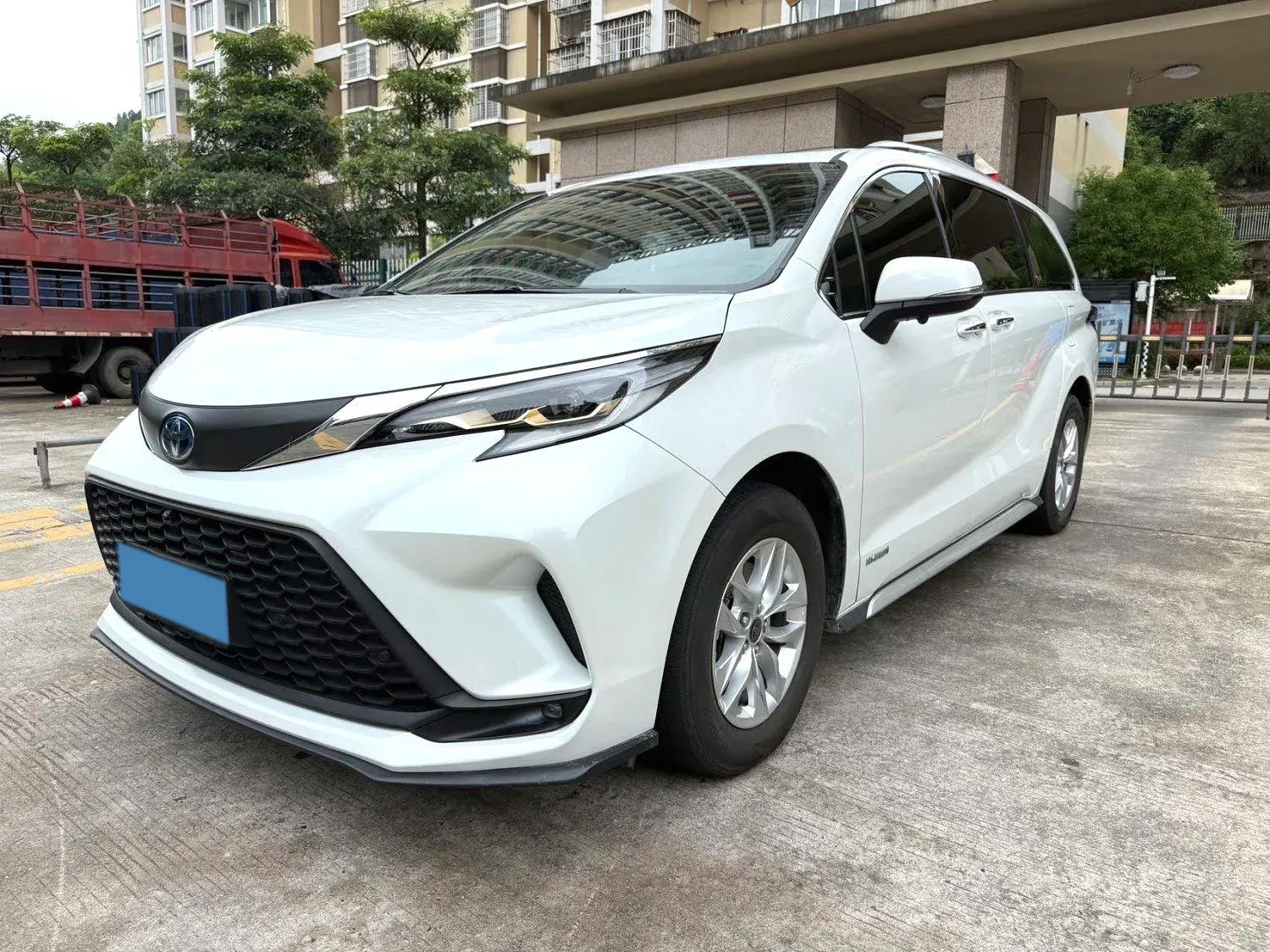 2023 TOYOTA GRANVIA view 1