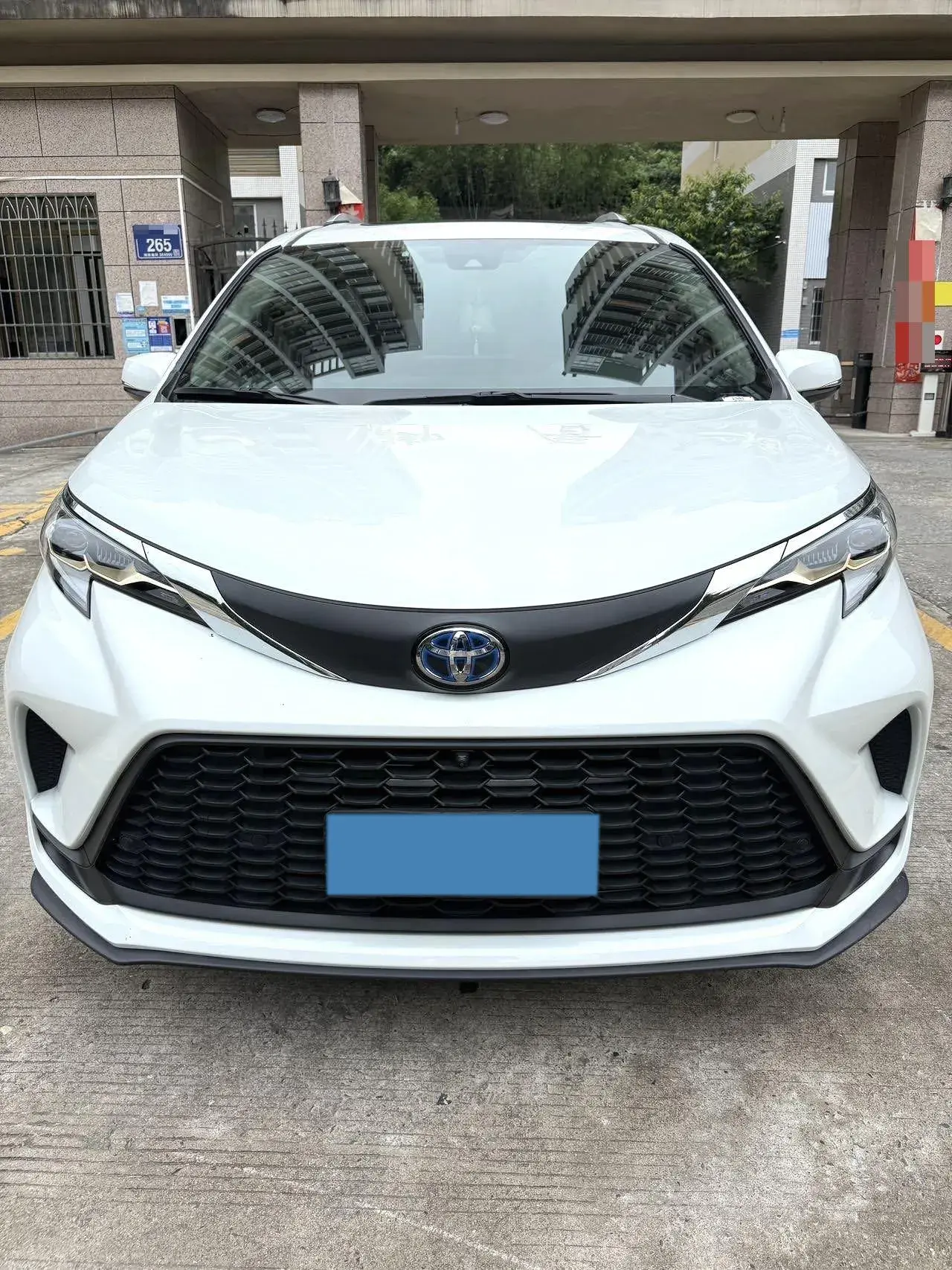 2023 TOYOTA GRANVIA thumbnail 2