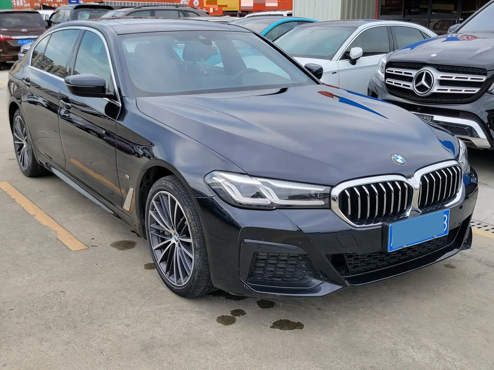 2022 BMW 5 thumbnail 2