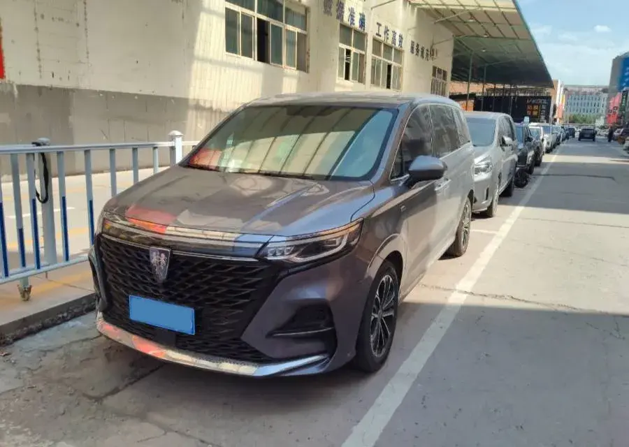 2022 ROEWE IMAX8 view 1