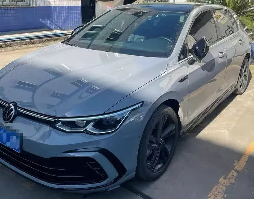 2023 VOLKSWAGEN GOLF view 1