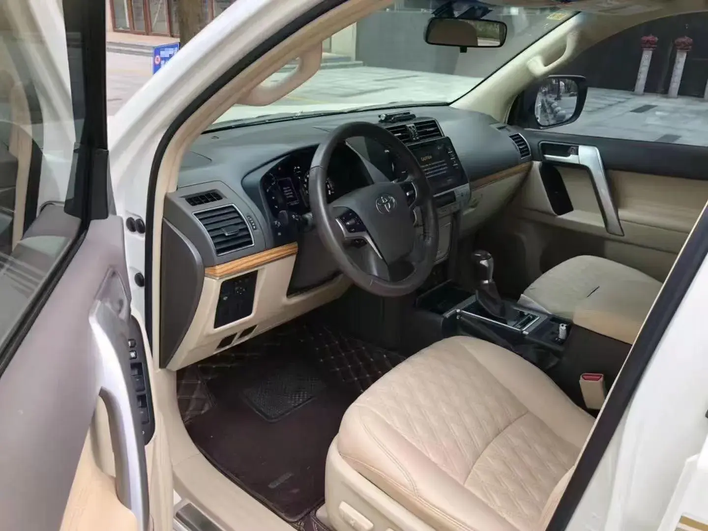 2019 TOYOTA LAND thumbnail 2