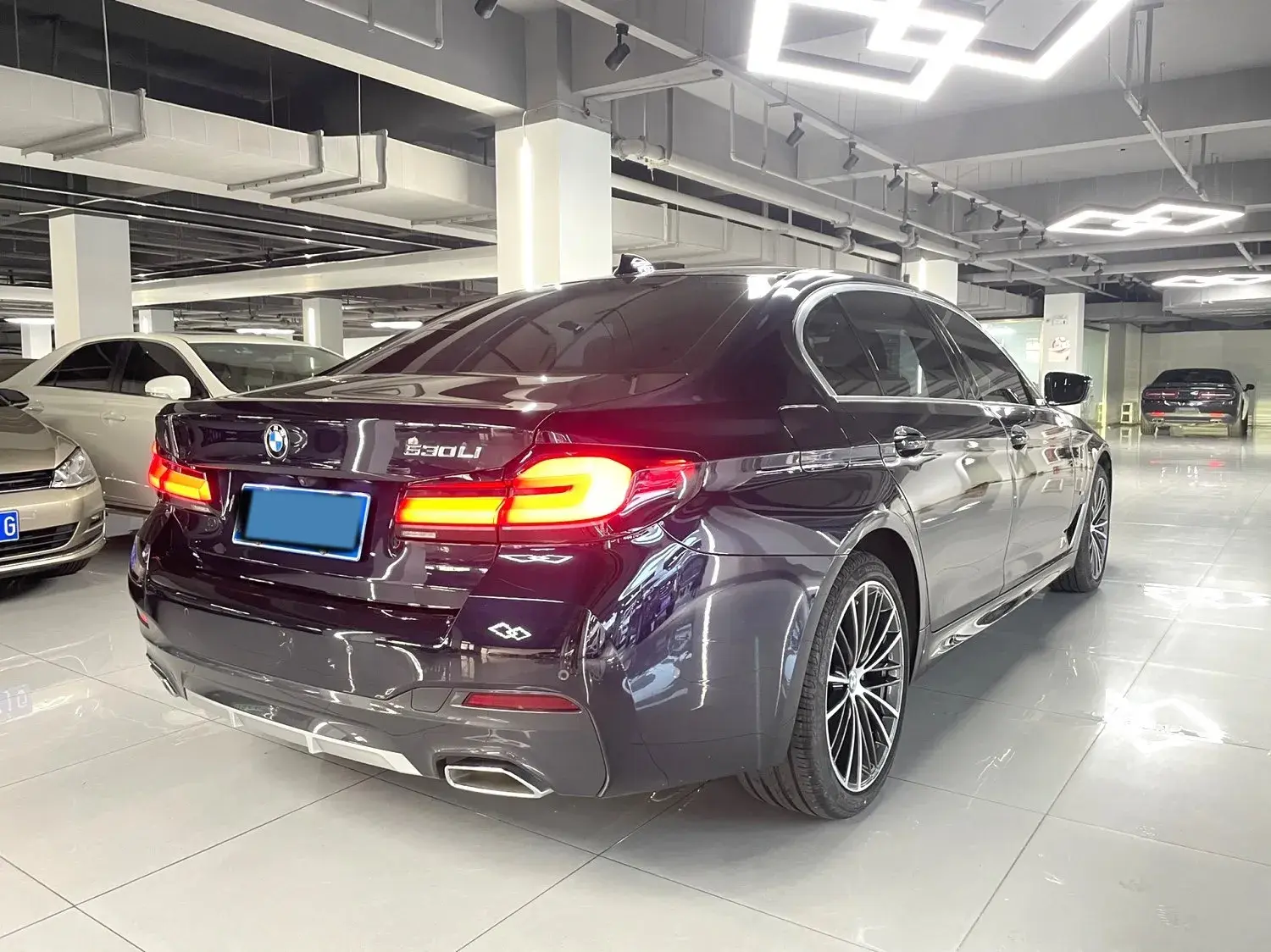 2023 BMW 5 thumbnail 4