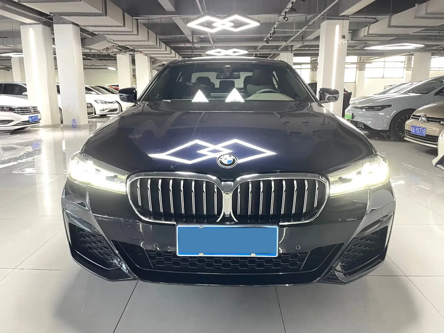 2023 BMW 5 thumbnail 2