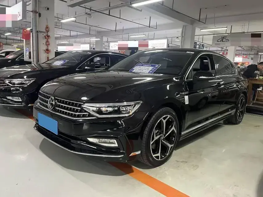 2023 VOLKSWAGEN MAGOTAN view 1