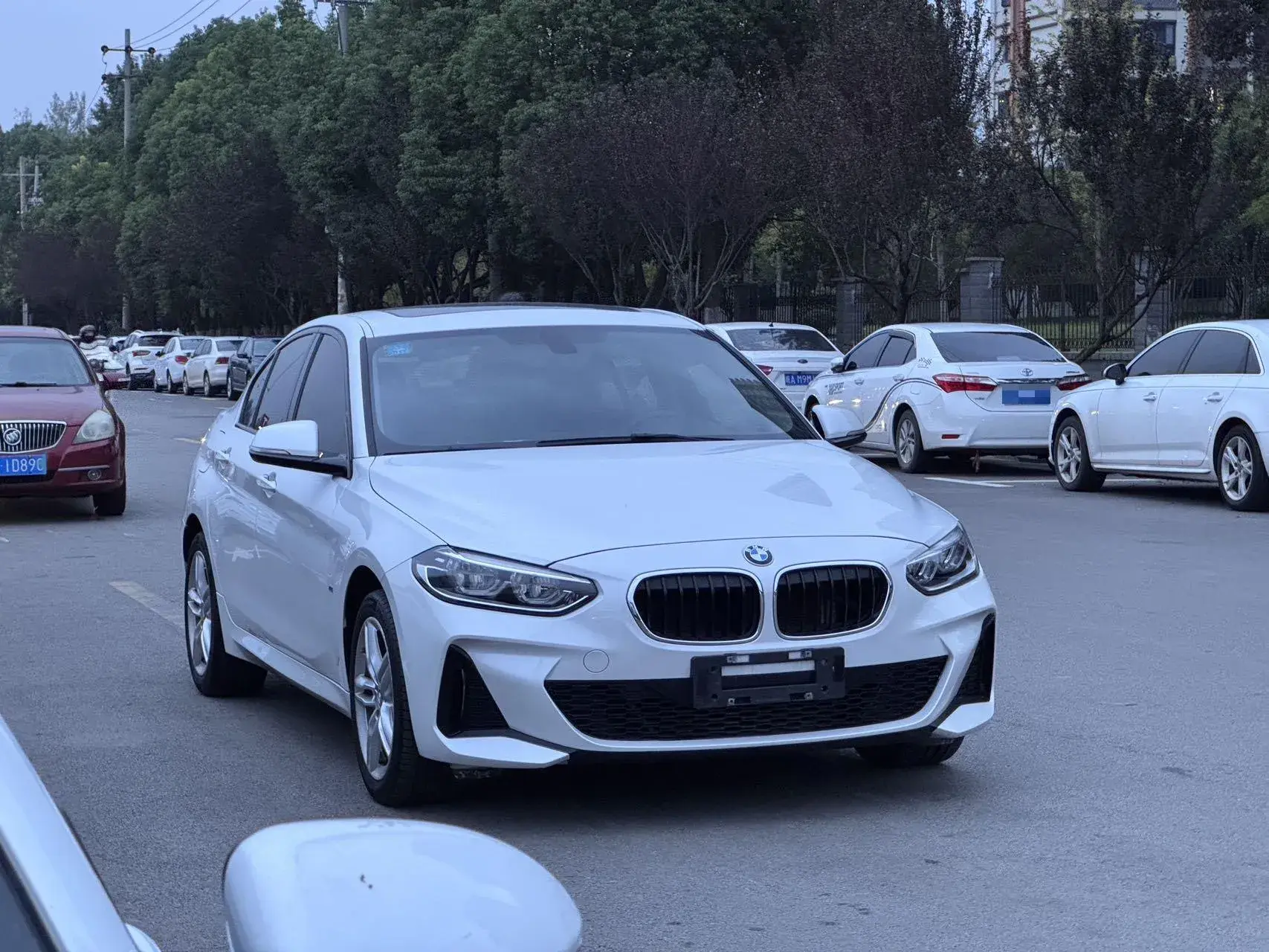 2020 BMW 1 thumbnail 3