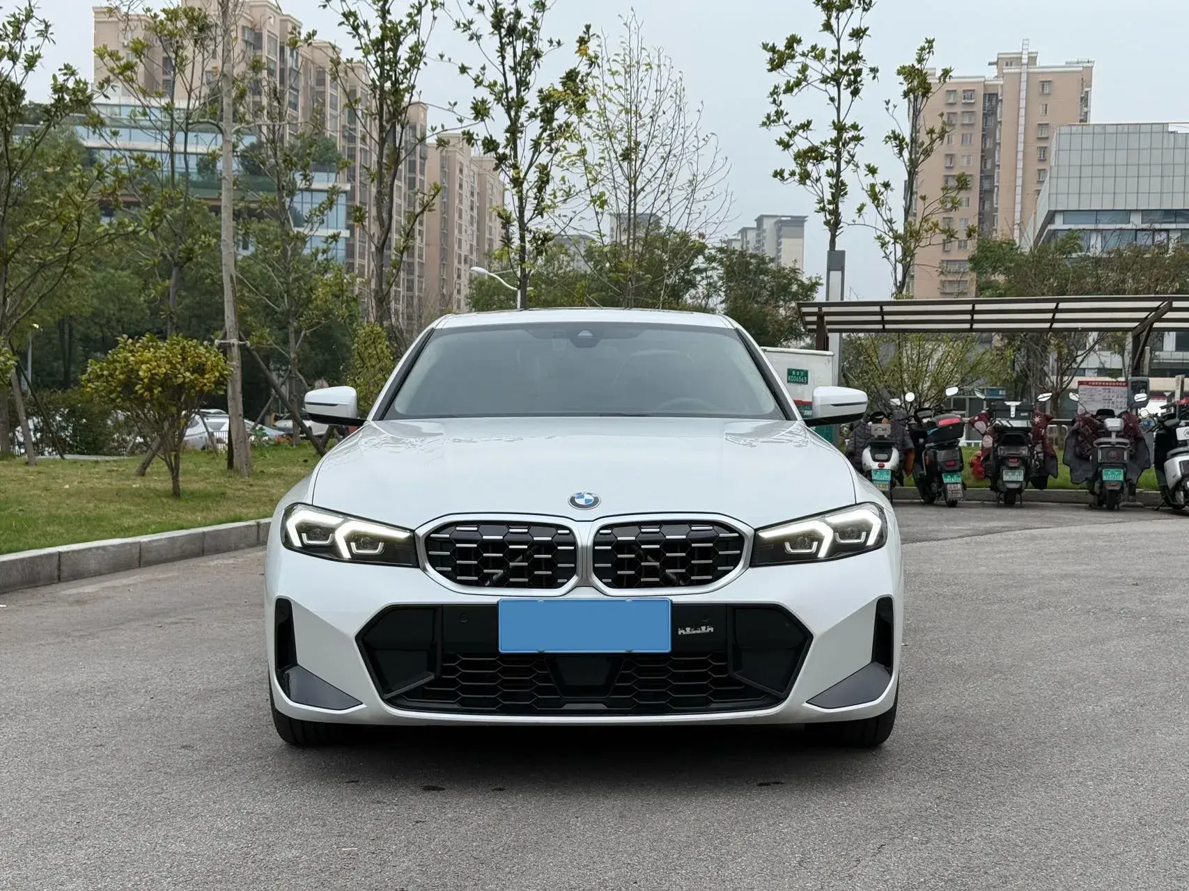 2025 BMW 3 view 1