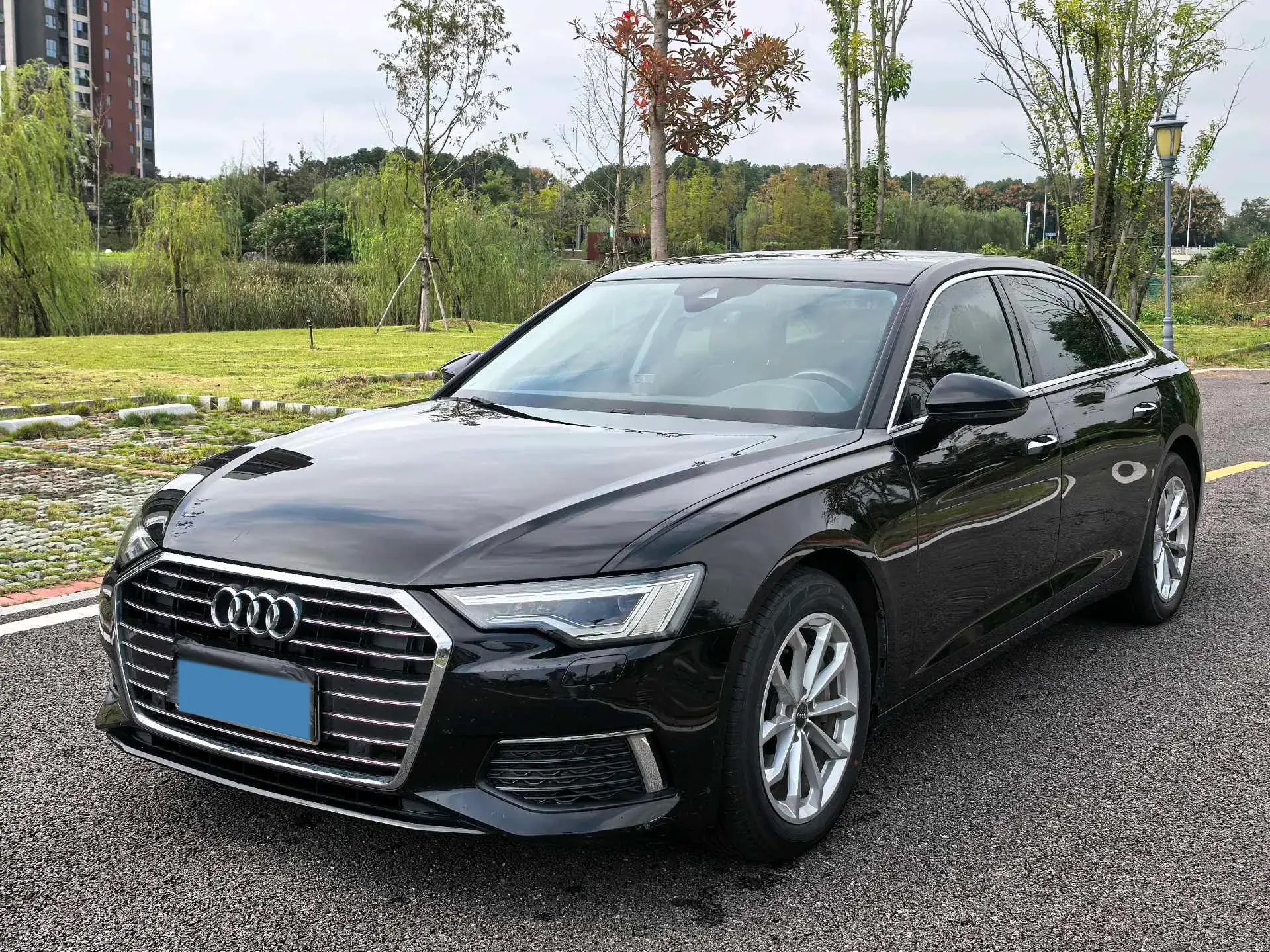 2021 AUDI A6L view 1