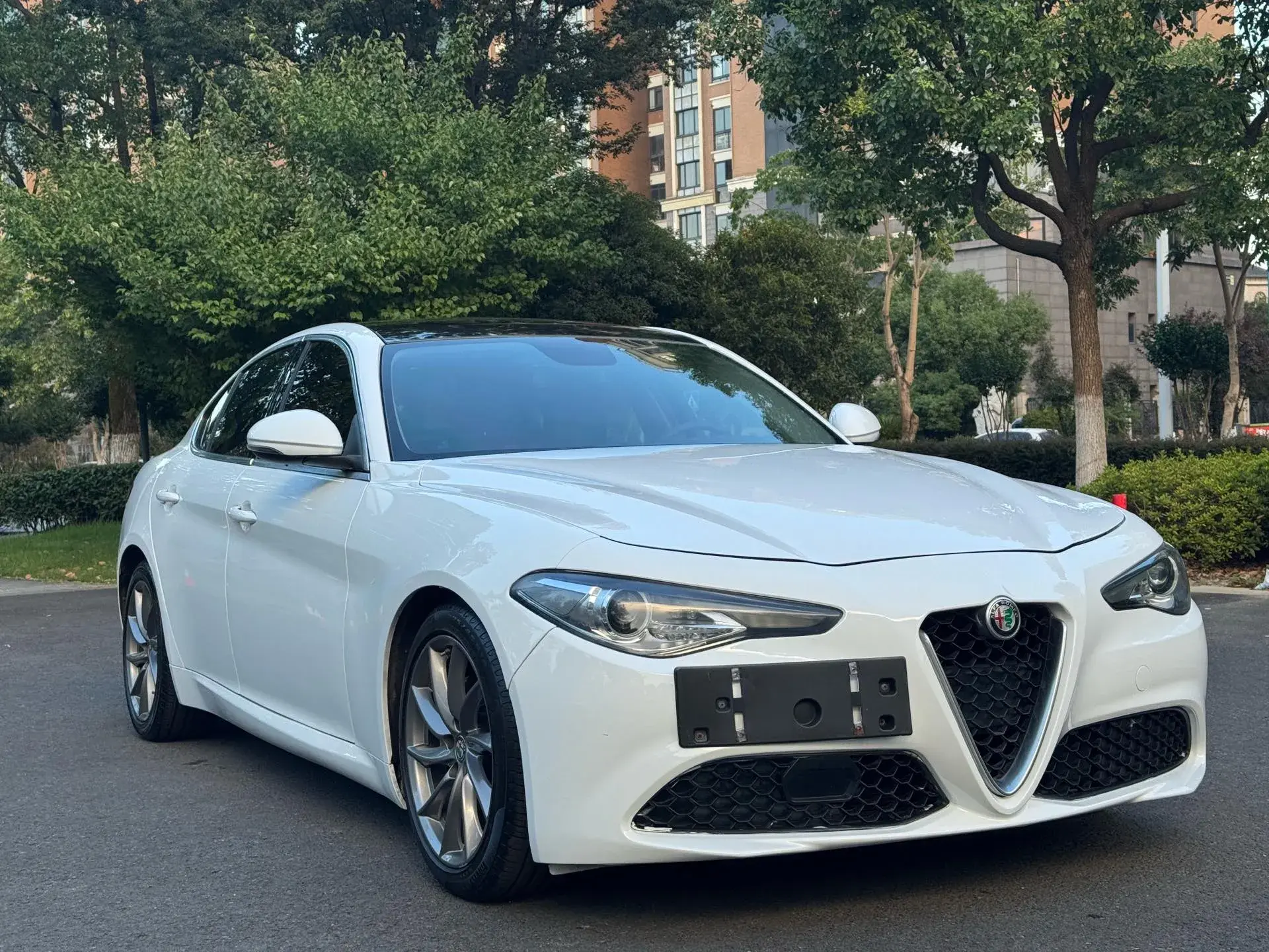 2017 ALFA ROMEO thumbnail 2