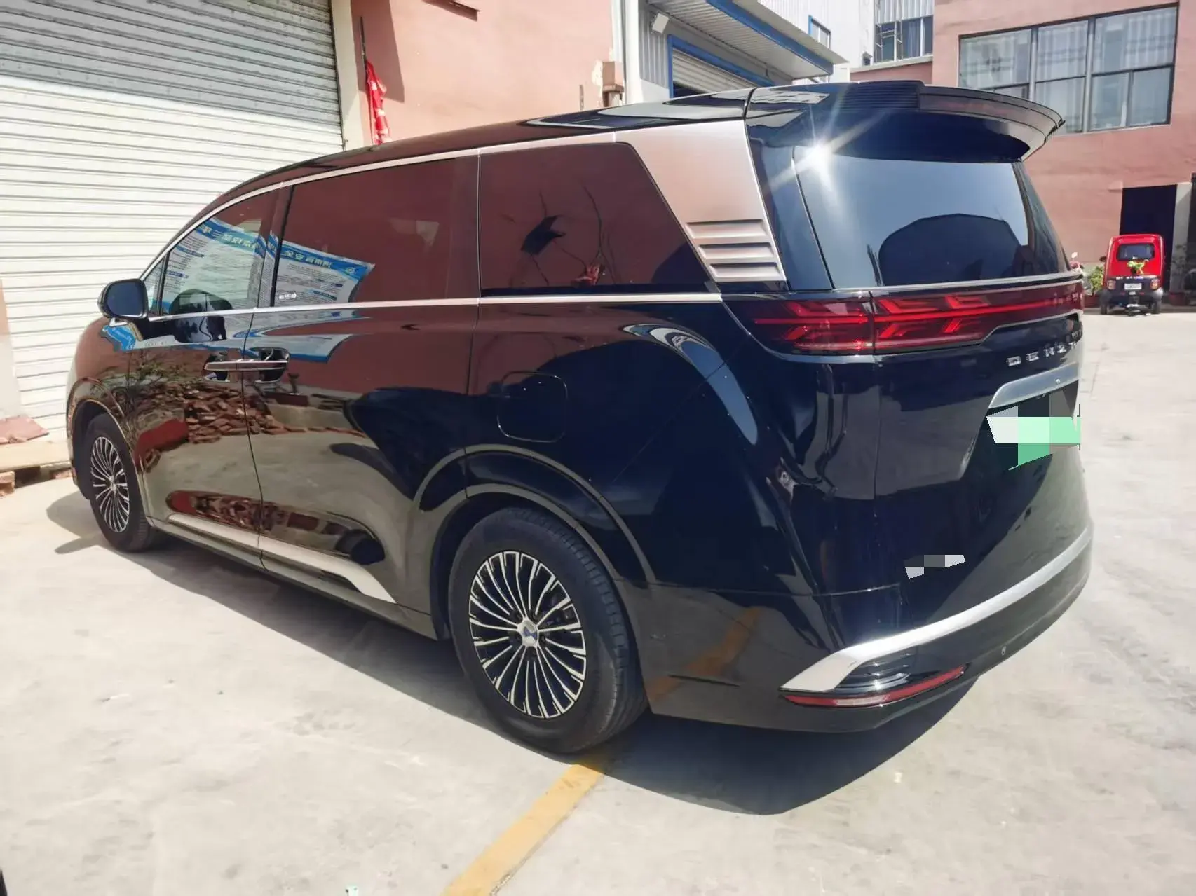 2024 DENZA D9 thumbnail 3