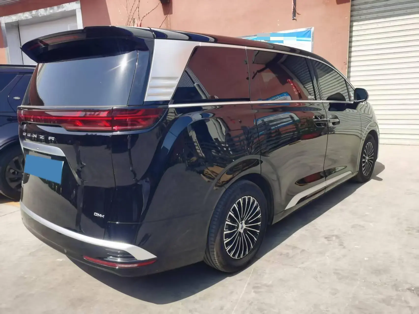 2024 DENZA D9 thumbnail 4