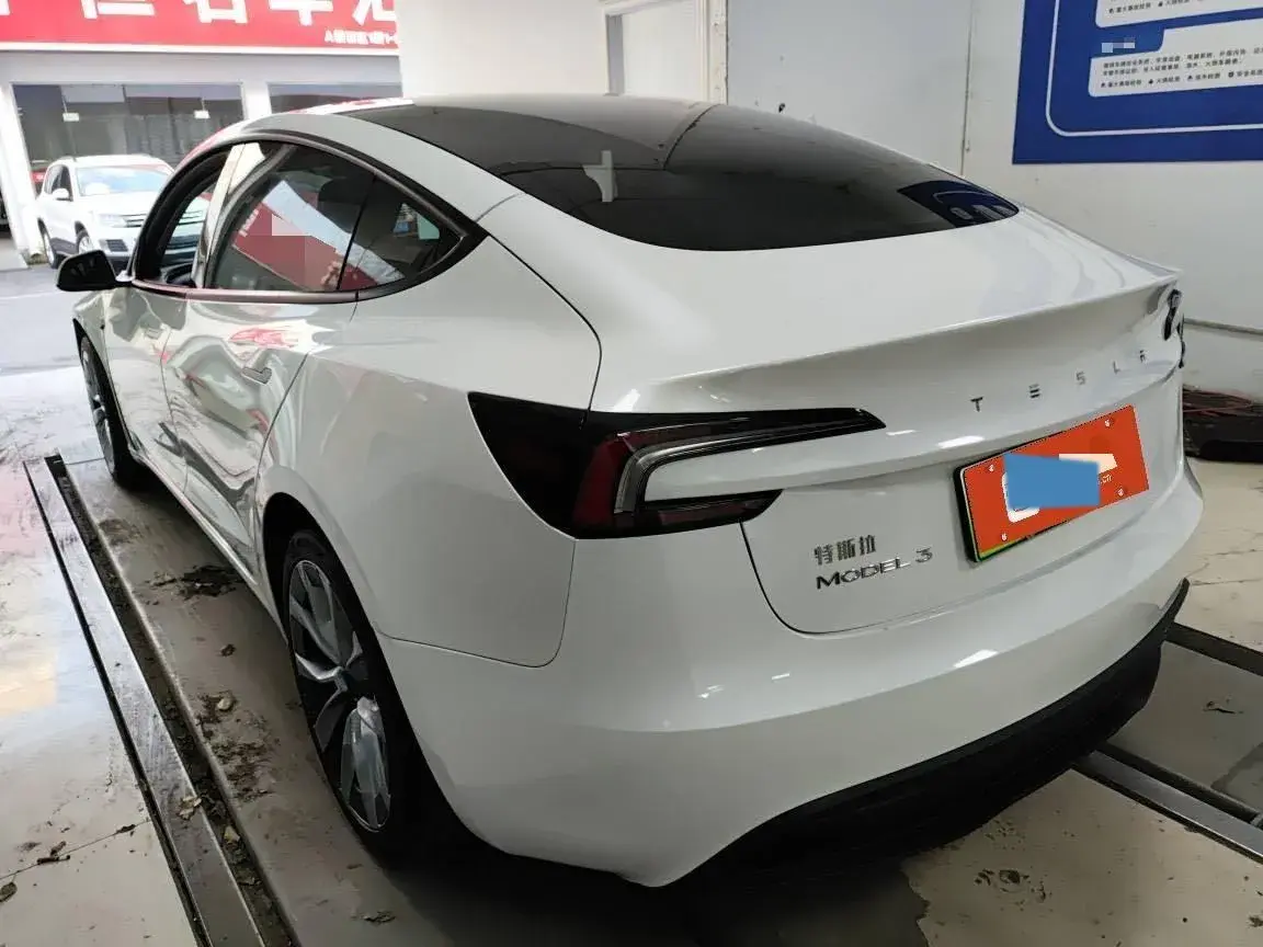 2025 TESLA MODEL thumbnail 3