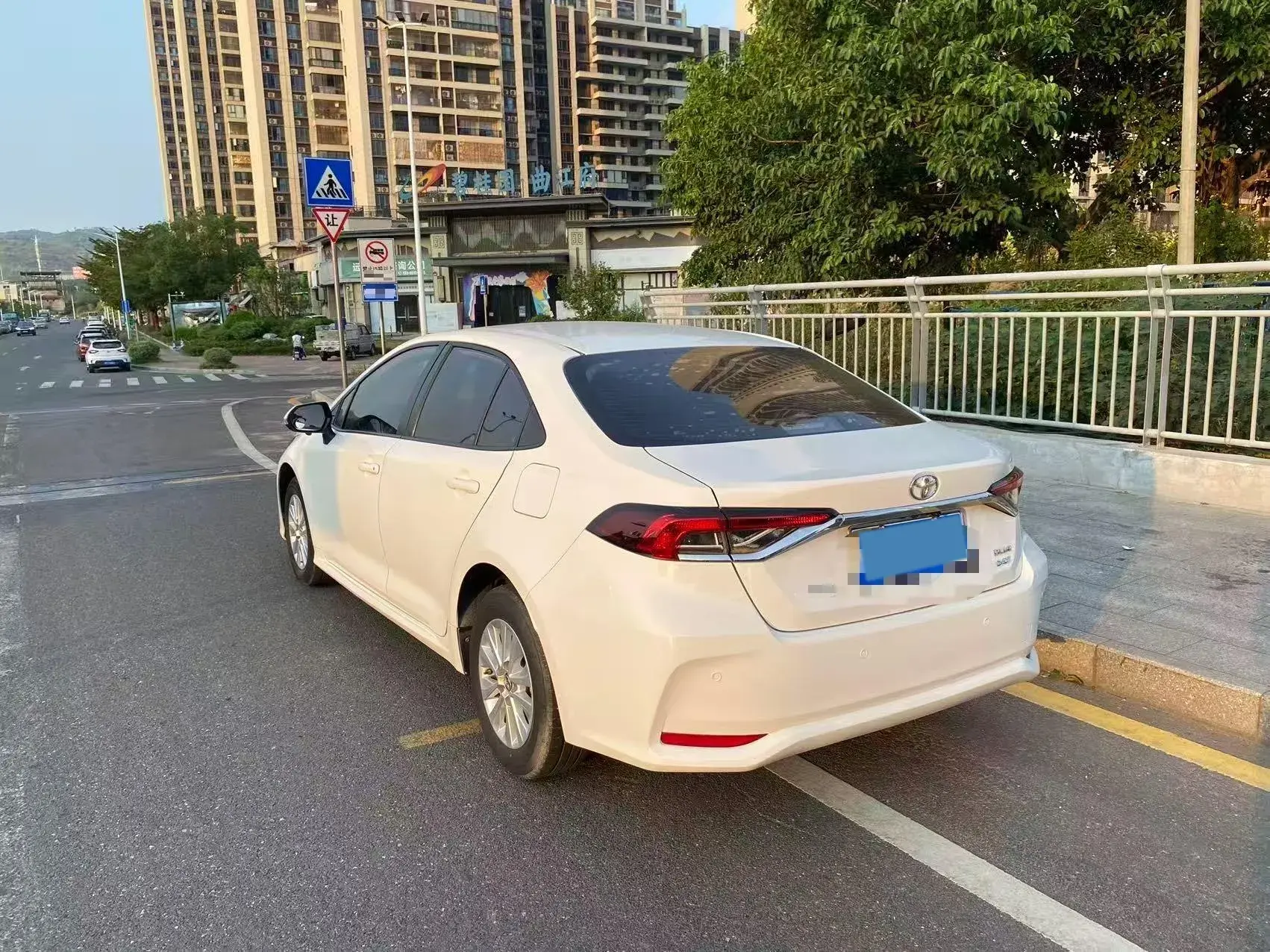 2021 TOYOTA COROLLA thumbnail 3