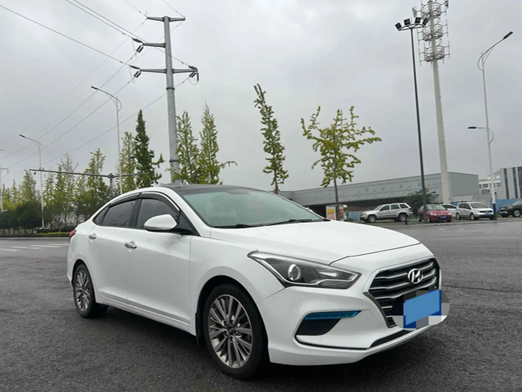 2017 HYUNDAI MISTRA thumbnail 3