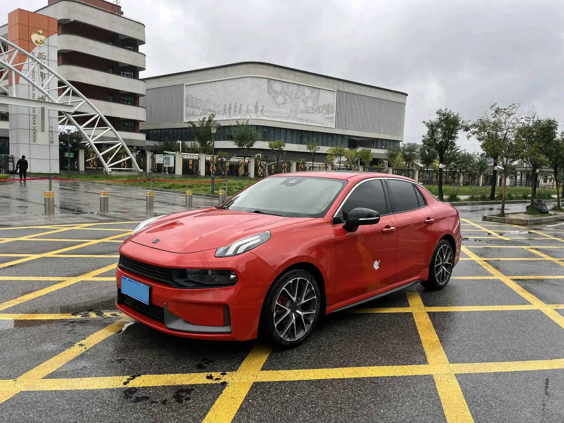 2019 LYNK&CO 03 view 1