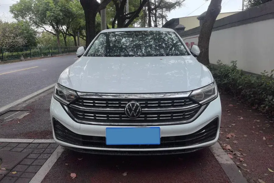 2023 VOLKSWAGEN SAGITAR thumbnail 3