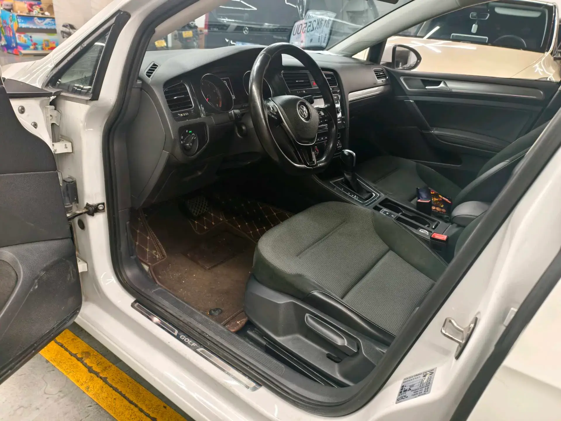 2018 VOLKSWAGEN GOLF thumbnail 3