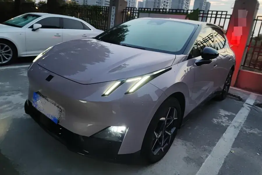 2025 LYNK&CO Z20 view 1