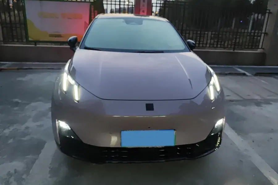 2025 LYNK&CO Z20 thumbnail 3