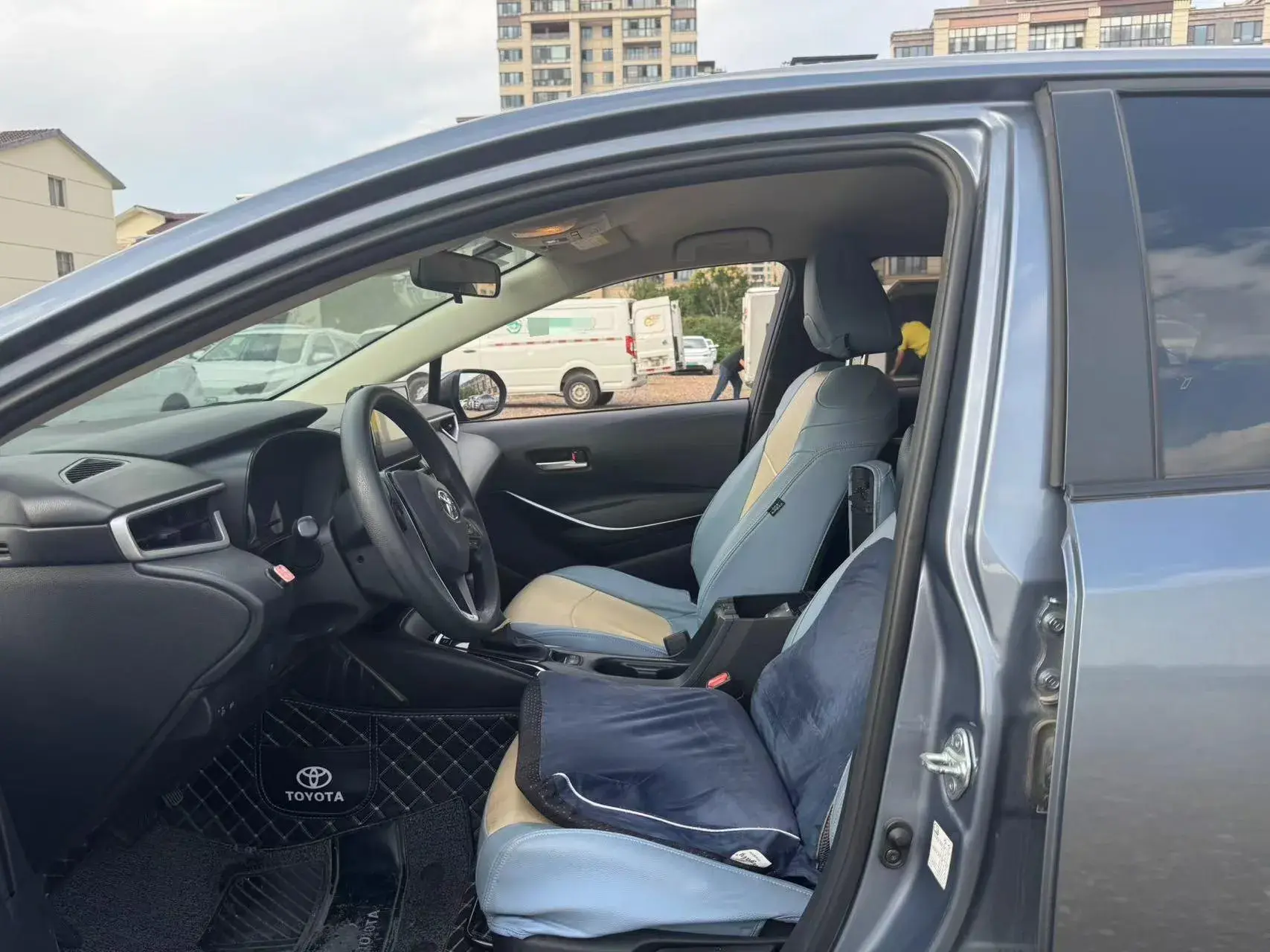 2022 TOYOTA COROLLA thumbnail 3