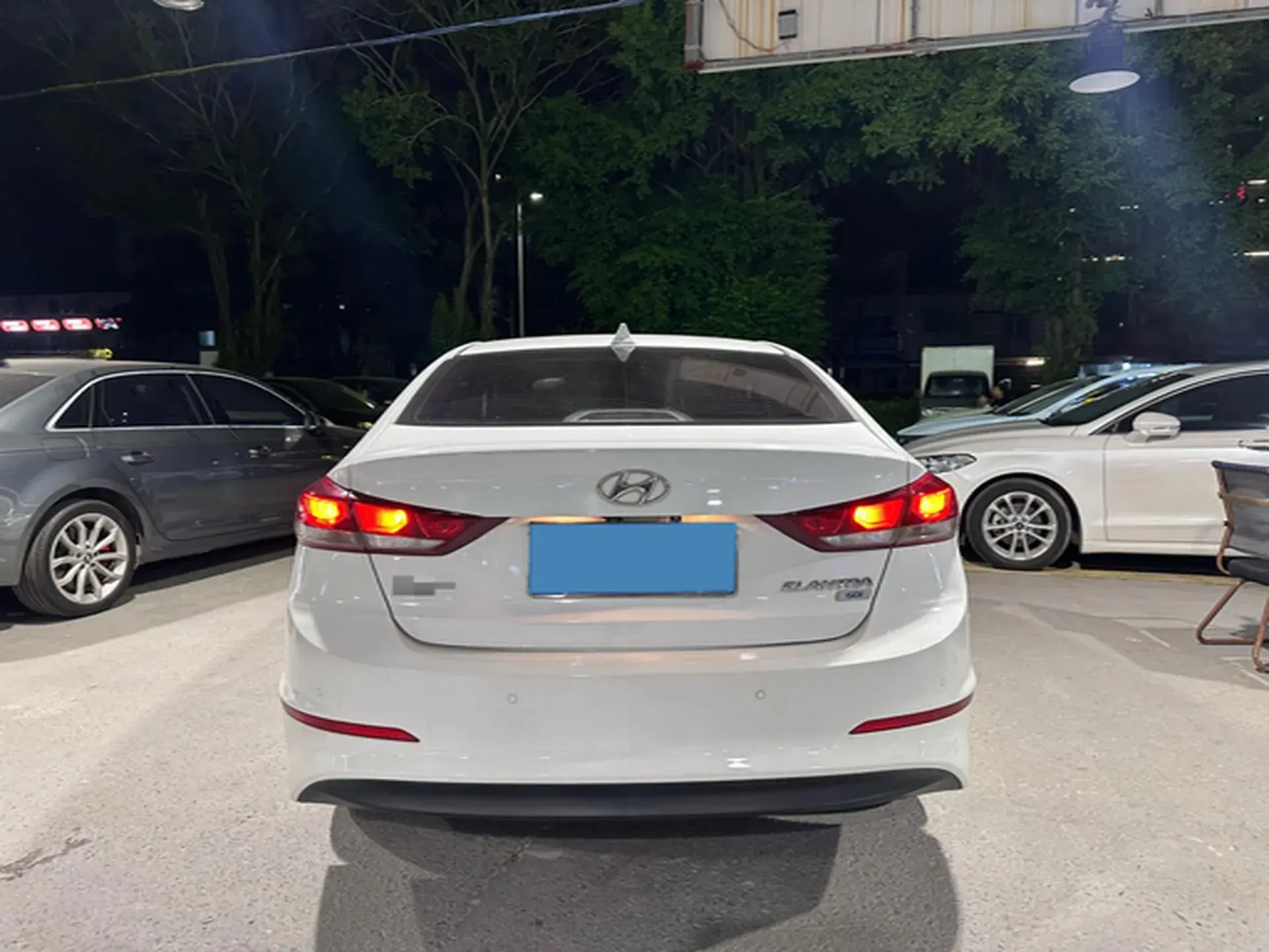 2018 HYUNDAI ELANTRA thumbnail 3