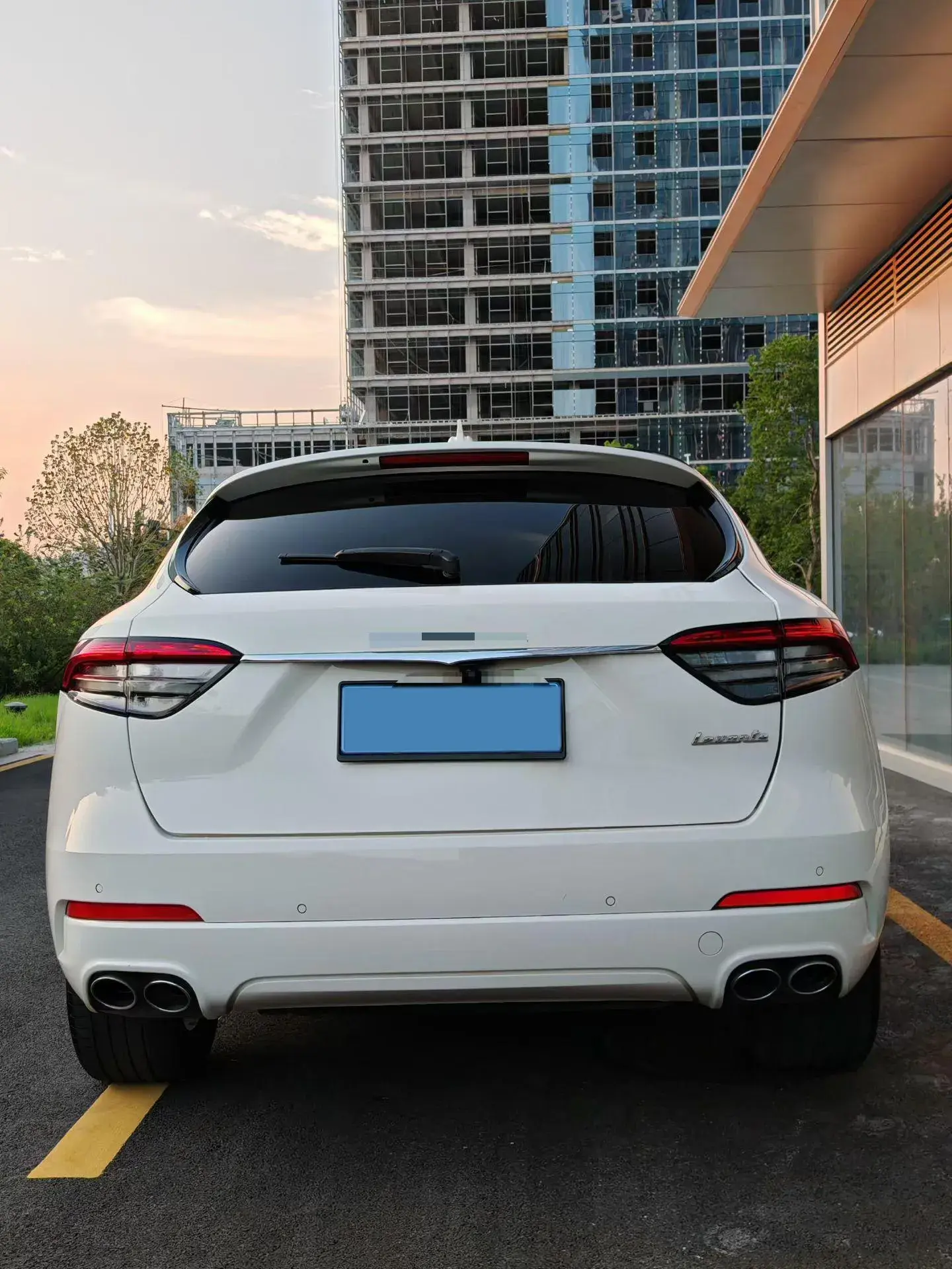 2022 MASERATI LEVANTE thumbnail 4