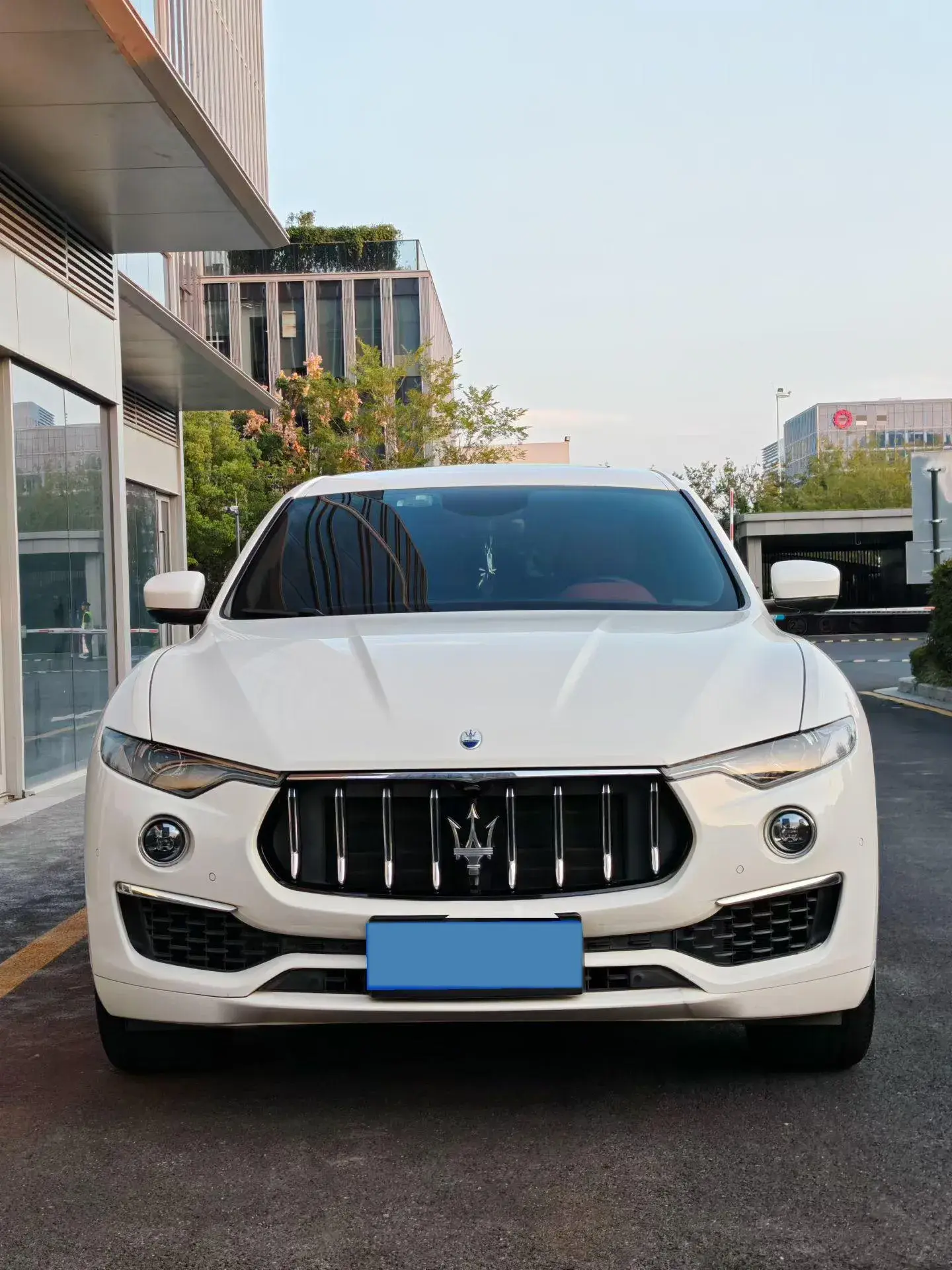 2022 MASERATI LEVANTE thumbnail 2