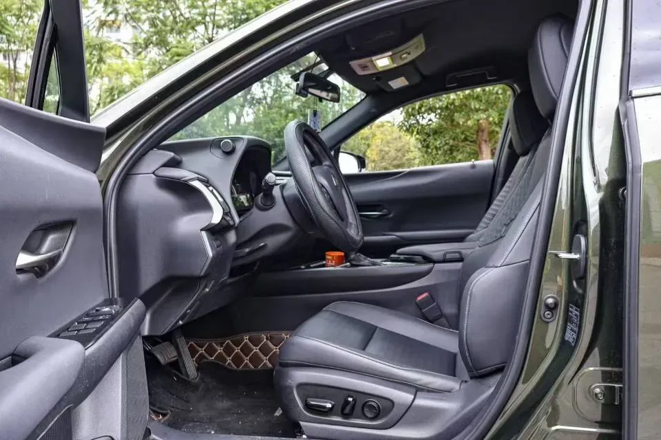 2020 Lexus UX 2.0L 146HP L4 E-CVT Hybrid,autocango,china used car exporter,china ev exporter,chinese used car exporter,chinese used ev exporter